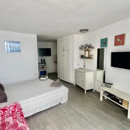 Sol - Cozy Apartment, Communal Pool דירה